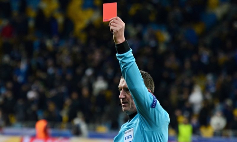 דרמה בעולם הכדורגל: הכרטיס הכחול ייכנס לשימוש