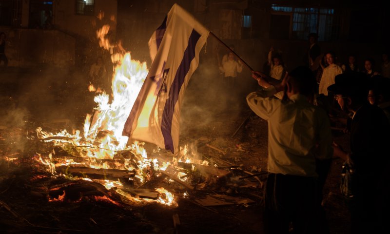 המשטרה עצרה חרדי החשוד בשריפת בובת חייל