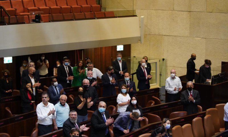 הח"כים מחאו כפיים לכבוד משפחת חלל צה"ל | צפו