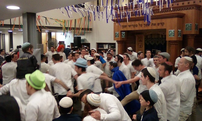 צפו בשידור חי: מסיבת פורים בישיבה בתל אביב
