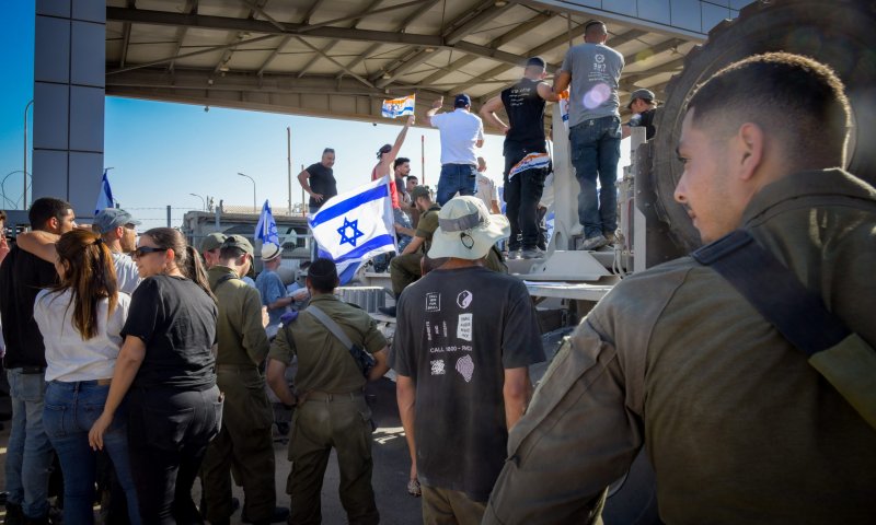 בצה"ל מבהירים: פריצה לבסיסים &ndash; פגיעה בביטחון המדינה