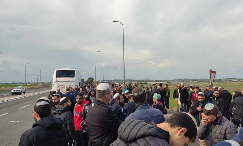 מחדל השאטלים: מאות ממתינים להסעות שלא באו