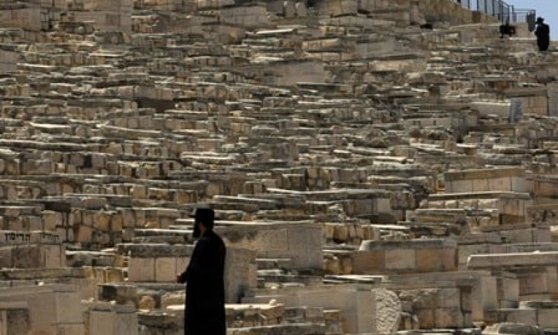 ערבים ניסו לבצע 'לינץ' ליד קבר אור החיים הקדוש