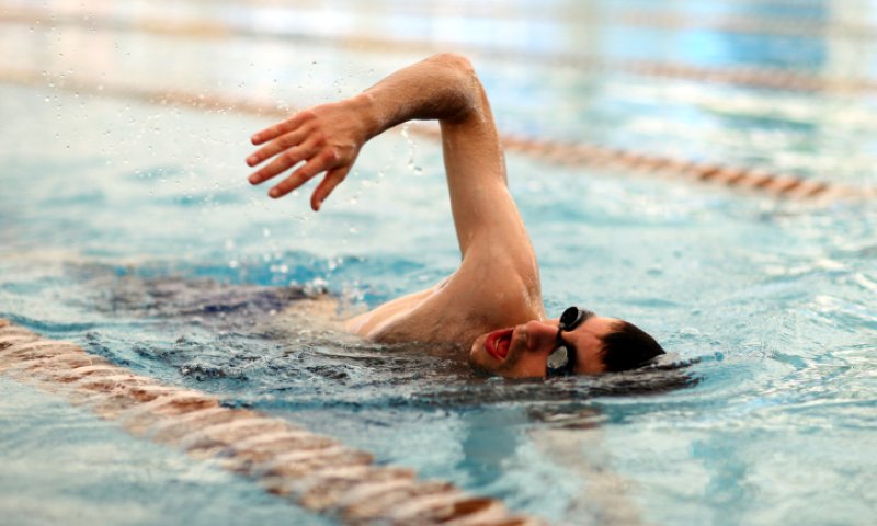 אושר בממשלה: הבוקר נפתחות המסעדות והבריכות