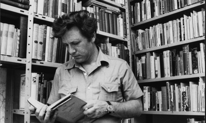 לכבוד יום הולדתו: עשרה דברים שלא ידעתם על עמוס עוז