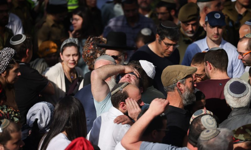 שאלתי את הסבא, 'זה האח הקטן?' הוא ענה: 'זה היחיד'