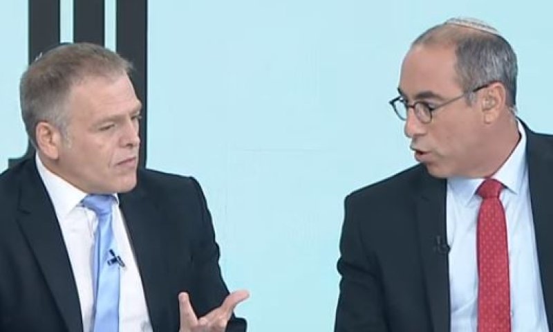 צפו: מה הסיפור של 'הארץ' שסופרים שם כיפות?