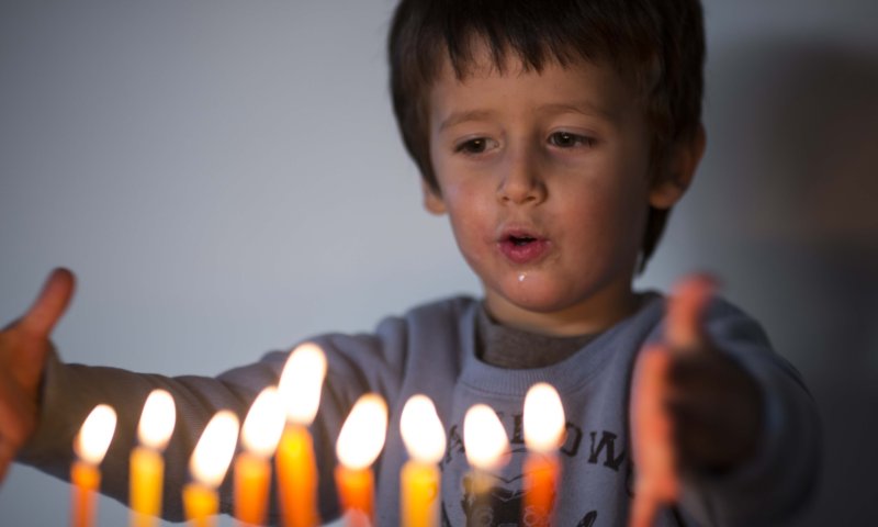 הלכות וזמני חנוכה לפי מנהגי כל העדות