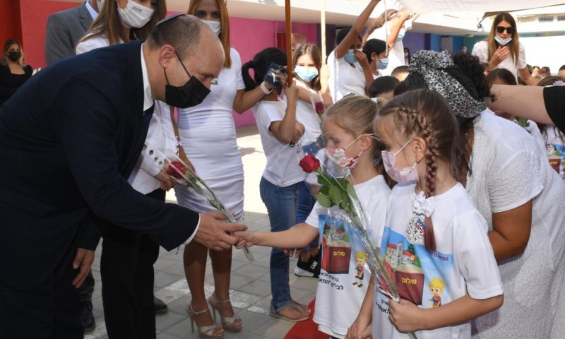 בנט בירוחם: תכלה שנה ומסכיה, תחל שנה וחוויותיה