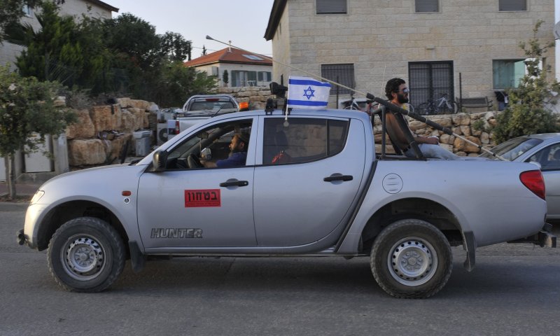המתנחלים זועמים: פותחים כבישים לפלסטינים וליהודים סוגרים