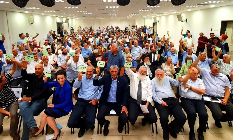 רצים ביחד: אושר ההסכם עם הימין החדש