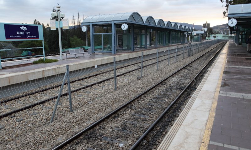 תקלת איתות: תחנות הרכבת שבו לפעילות חוץ מאחת