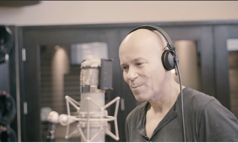 צפו: המחווה המרגשת של רמי קלינשטיין לבתו