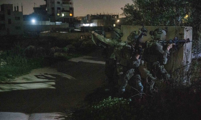 אחרי שפלסטינים ניסו לגנוב עדר: רעולי פנים הציתו רכוש בכפר