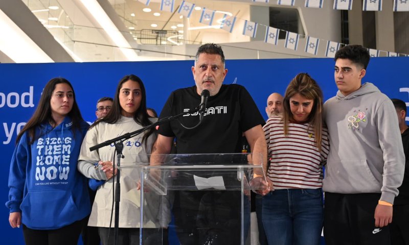 אביה של לירי אלבג תקף את מתנגדי העסקה: העם יבוא איתכם חשבון