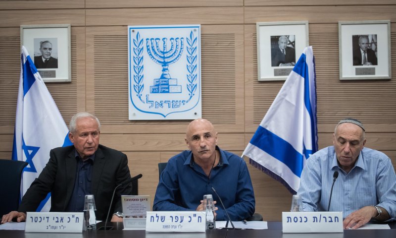 משרד רה"מ בגיבוי מלא לחכי"ם שלא חתמו על הדו"ח