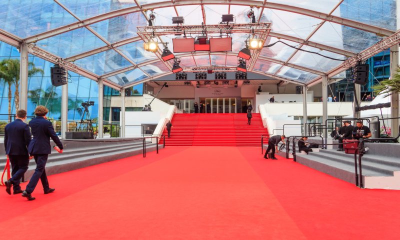 אלכסה דול חושפת: הכוכב המפורסם תקף אותי מינית