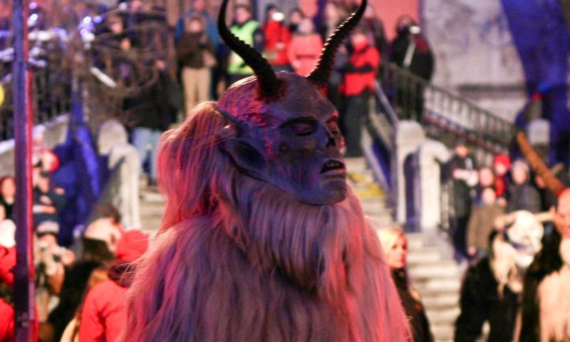 שו"ת SMS: האם יש ממש במה שנקרא דיבוק?