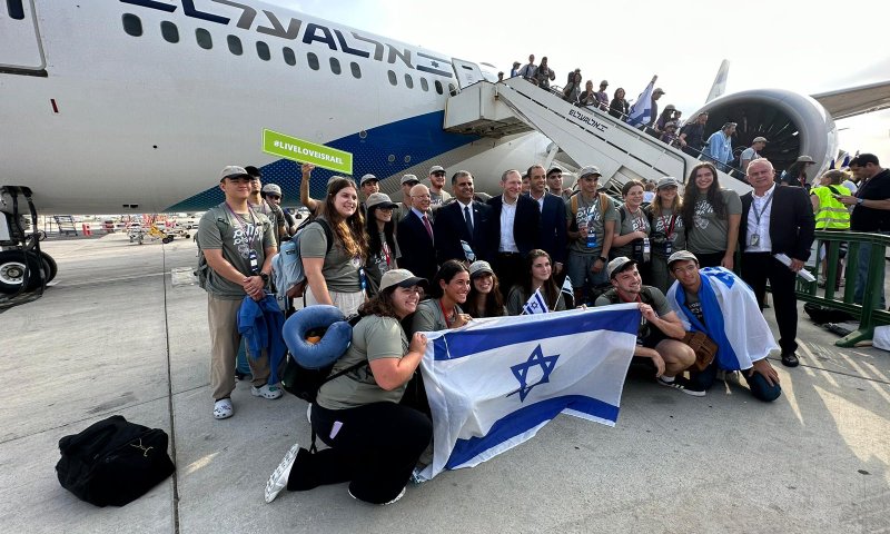 ברוכים הבאים: כ-215 עולים חדשים נחתו מצפון אמריקה