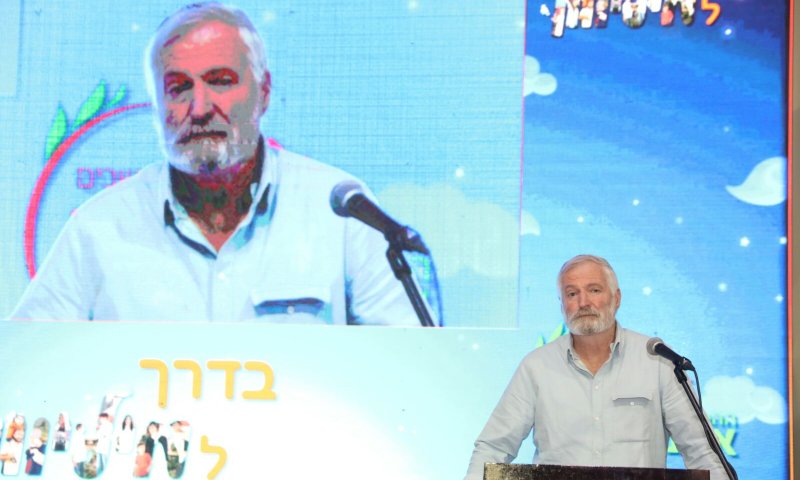 זמביש מאמין לגבאי: הסכם שלום לא יחייב פינוי