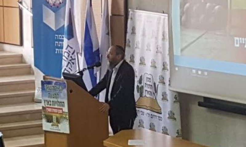 "מותר לשתות יין שמזג יהודי שלא שומר תורה ומצוות"