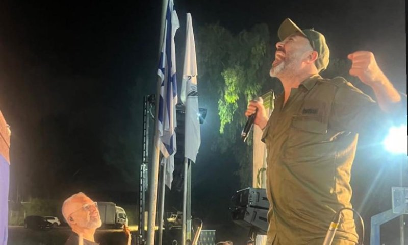 ליאור נרקיס עלה על מדים והגיע לשמח חיילים | צפו