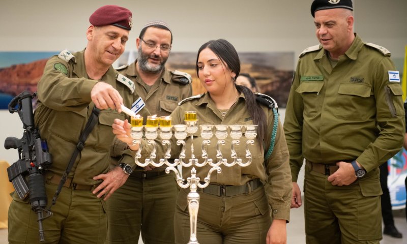 כוכבי בהדלקה מיוחדת עם המתלוננת: מזדהה אתכן