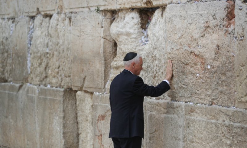 "נרגש מאד": סגן נשיא ארה"ב ביקר בכותל המערבי