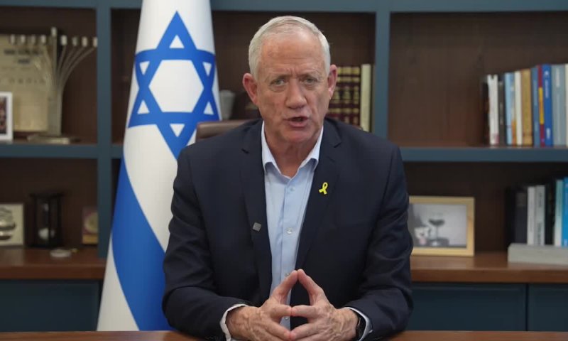 גנץ: "אני מצטער על כל אזרח איראני שנהרג"