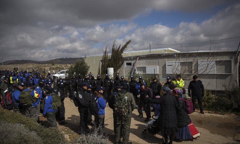 המשטרה "אנרכיסטים גרמו לשוטרים צריבות בעיניים"