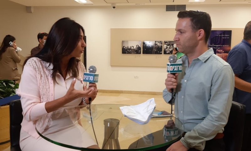 רגב באולפן סרוגים: "בנט נבהל מכל אמירה של עבאס"