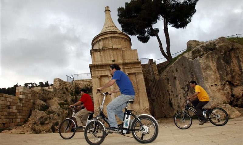 סיור בכיף: באופניים חשמליים אל "פטרה של ירושלים"