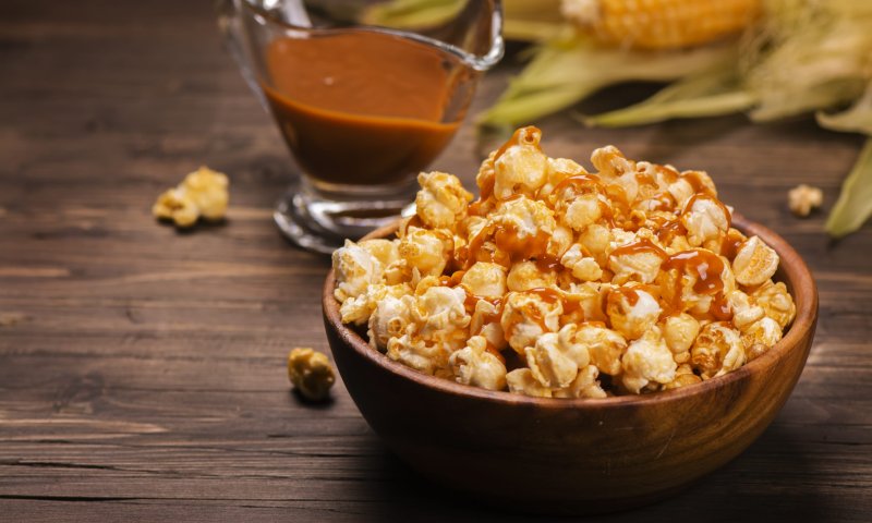 נשנוש מושלם ליורו 2020: פופקורן קרמל