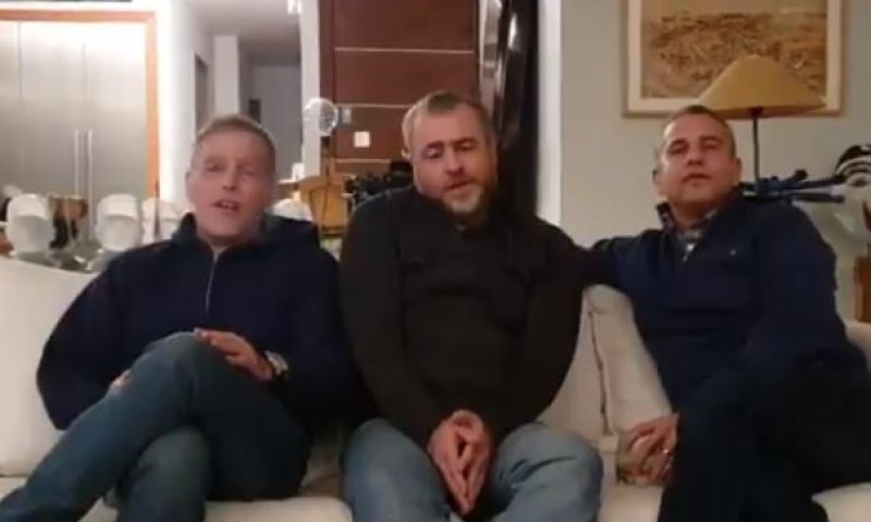 צפו: העיתונאים הימניים בניגון לכבוד שבת