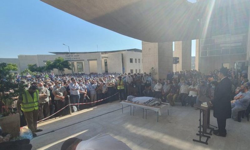 אלפים בהלווית הרב יהושע צוקרמן