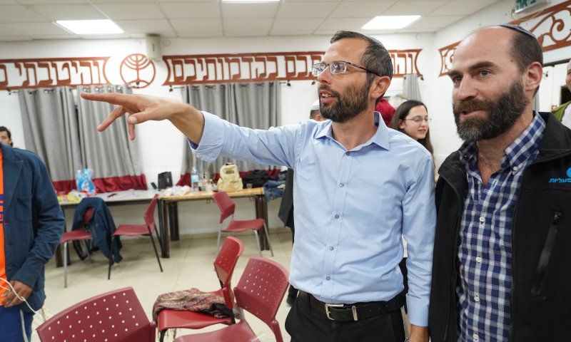 גנץ למוסי רז: "הניסיון שלך כשל, הכספים ליו"ש עברו"