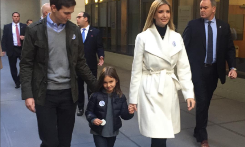 איוונקה טראמפ בדרך לבית משפט, בגלל זוג נעליים?