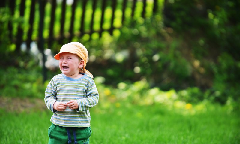 אמא, הילד עושה לך בושות ברחוב? את אשמה ● תגובה