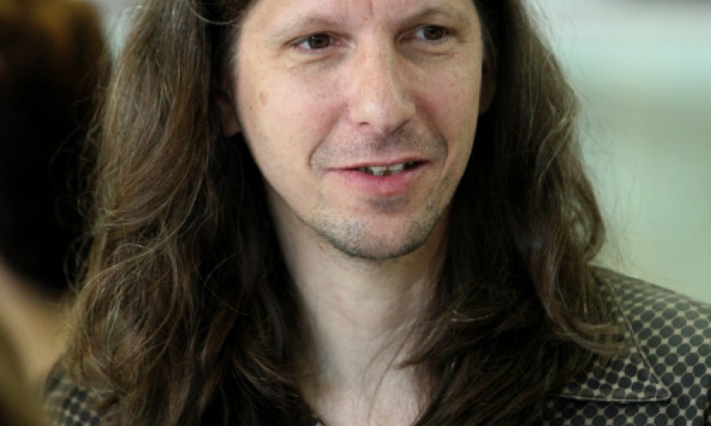 'קשוט עצמך': עימות בין יואב יצחק לכתב חדשות 2