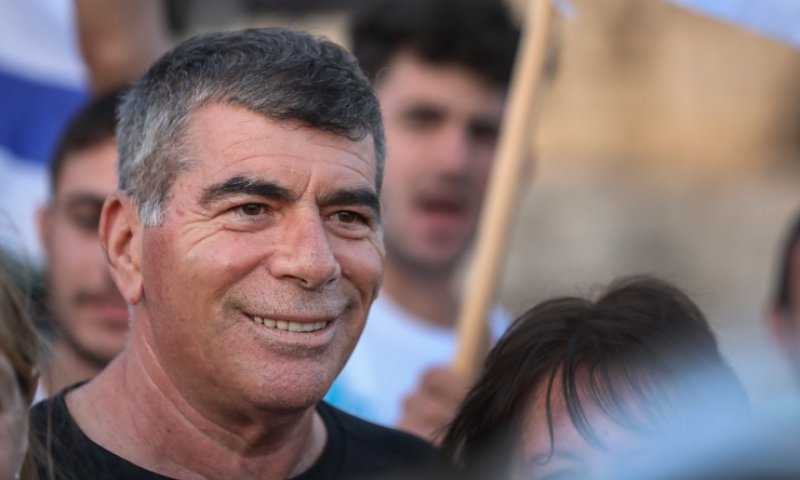 קריאות לעבר אשכנזי: "שמאלני, הולך עם ערבים"