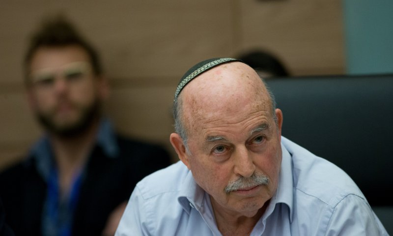 סלומינסקי: משעה את עצמי מועדת החוקה