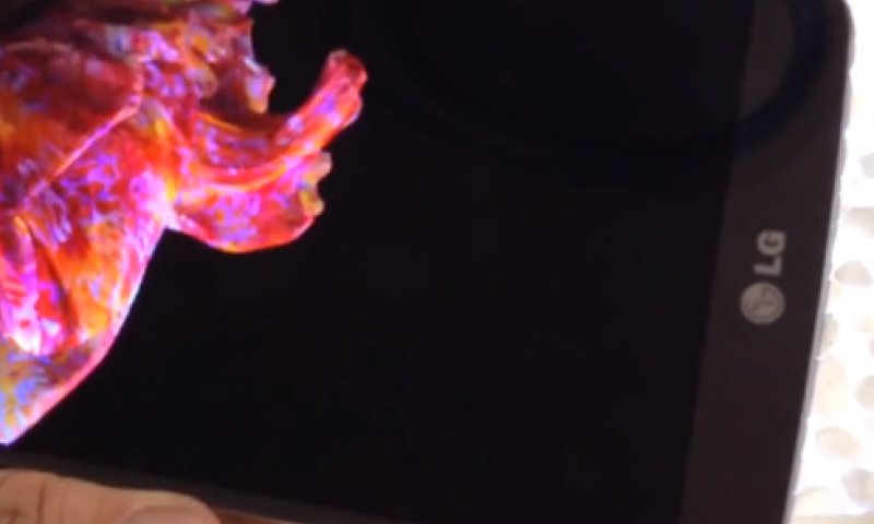 הטלפון הגמיש של LG מגיע לישראל