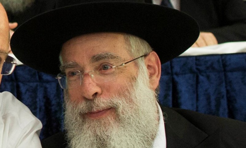 בסביבתו של הרב יעקב שפירא לא מכירים את הדיל החדש