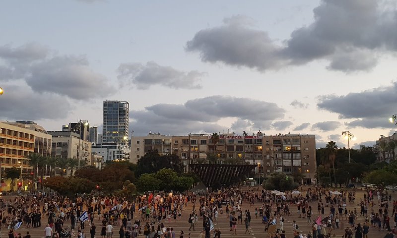 הפגנות מתחת לבתים של  שרי כחול לבן, 3 נעצרו