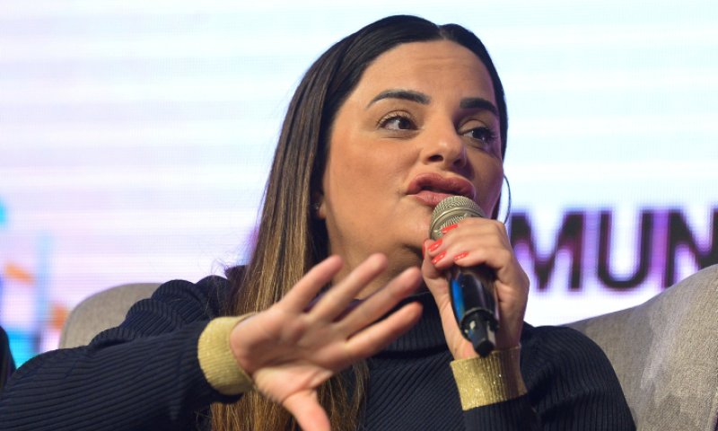 אופירה אסייג לנטלי פורטמן: תחזירי את תעודת הזהות שלנו