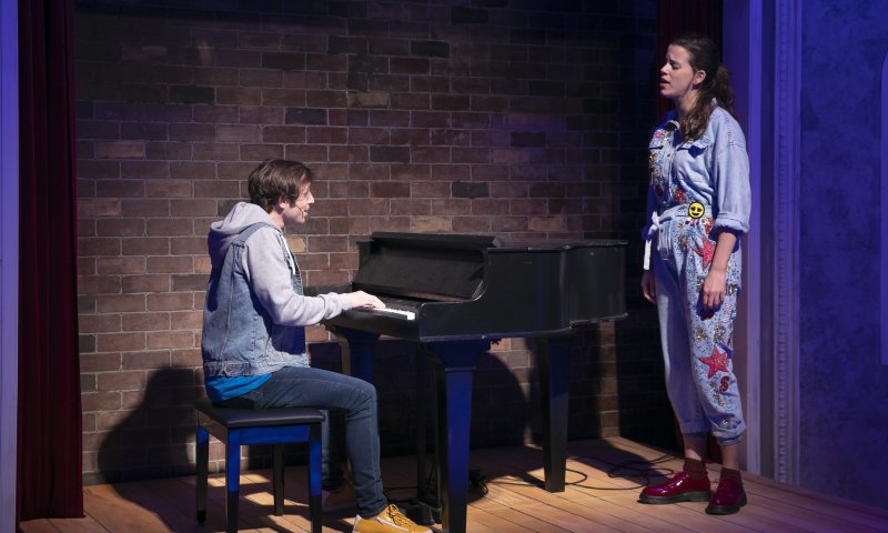 "חלומות של אחרים" | מופע עם שיריו של עידן רייכל