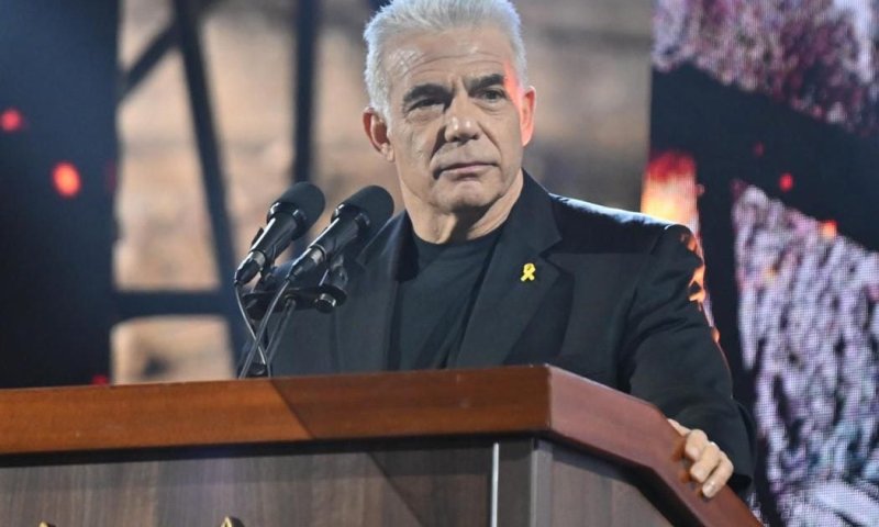 לפיד מגיב להתפטרות: "מהאחראים למחדל נשאר רק אחד שנאחז בכסא"