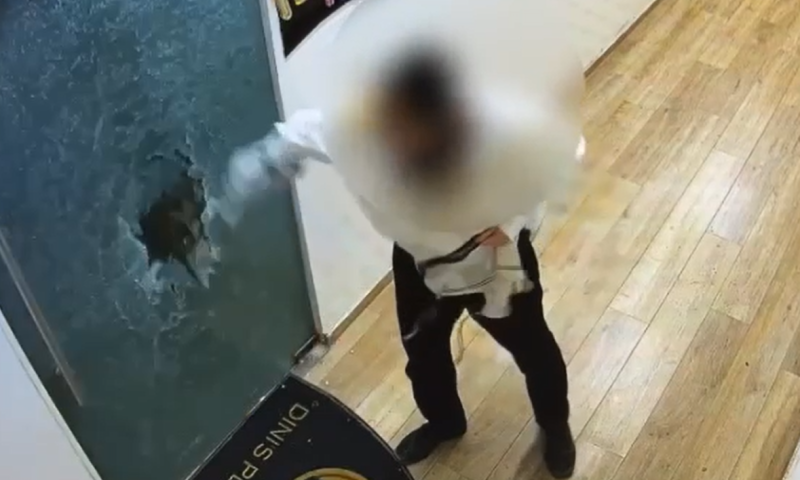 על רקע אידיאולוגי: פרץ, גזר והשחית פאות