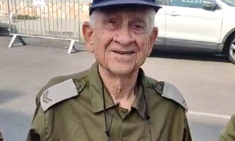 הלוחם בן ה-90: "הקב"ה מקשיב לתפילת הלוחמים"