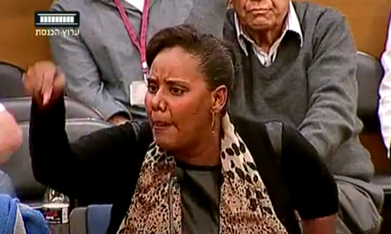 צפו: "אני לא צריכה אישור מאף לבן שאני יהודיה"